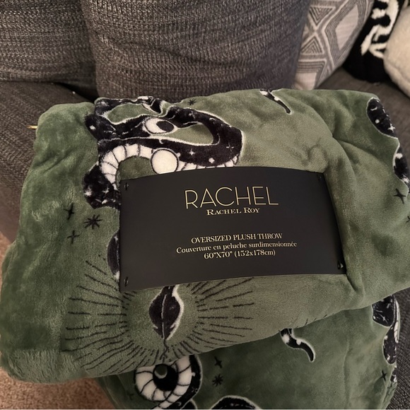 Rachel Roy Green Snake Halloween Blanket - Picture 2 of 2
